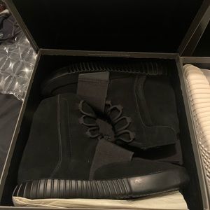 Yeezy 750 Triple Black